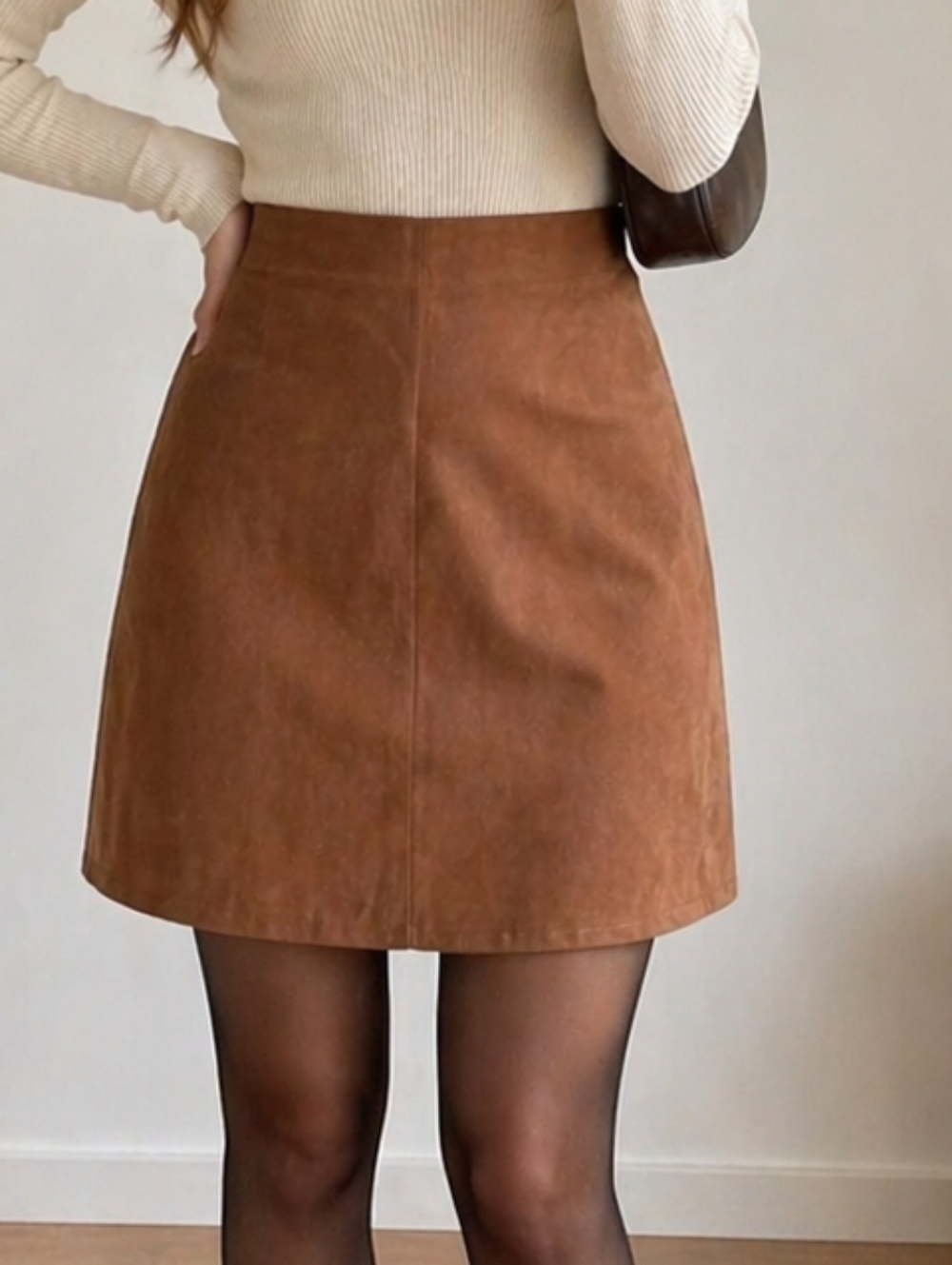 Cedars brand vintage suede skirt in a classic cognac Leather.New No Tag.